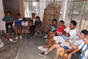 Vencedores kids in Bible study time